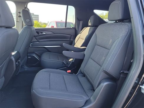 Used 2025 Chevrolet Traverse LT w/ Enhanced Driving Package image 24