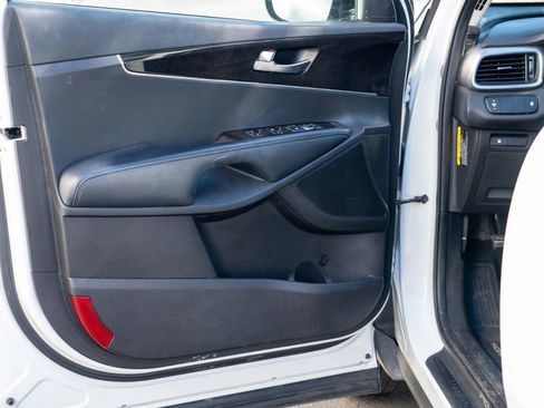 Used 2017 Kia Sorento LX image 22