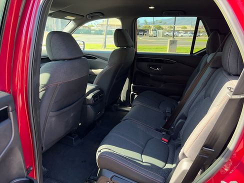 Used 2023 Honda Pilot Sport image 18