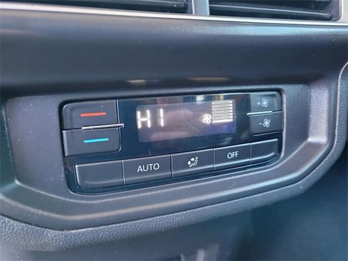 Used 2025 Volkswagen Atlas SE image 17