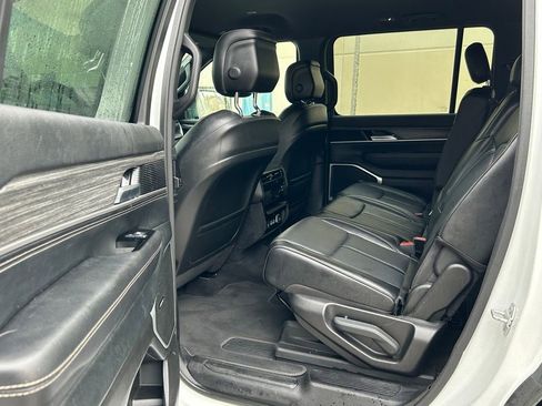 Used 2024 Jeep Wagoneer Series II w/ Flexible Seating Group image 41