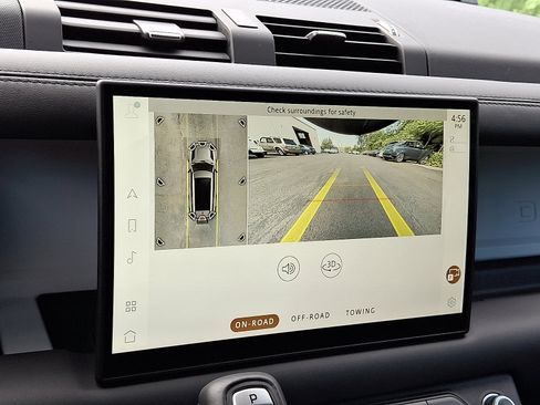 Certified 2025 Land Rover Defender 130 X-Dynamic SE image 18