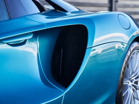 Used 2025 McLaren Artura Spider image 8