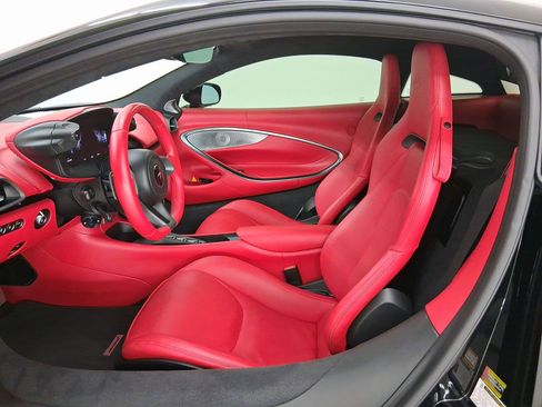 Used 2024 McLaren Artura image 5