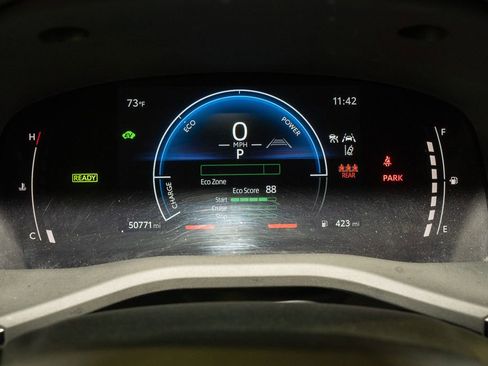 Used 2025 Toyota Camry LE w/ Convenience Package image 17