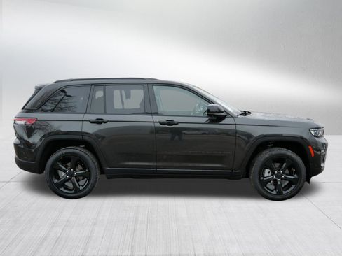 Used 2023 Jeep Grand Cherokee Limited w/ Luxury Tech Group II image 8