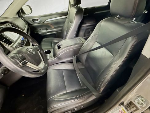 Used 2017 Toyota Highlander XLE image 31
