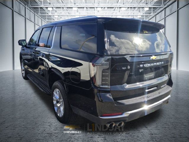 Used 2025 Chevrolet Suburban Premier AWD/4WD image 4