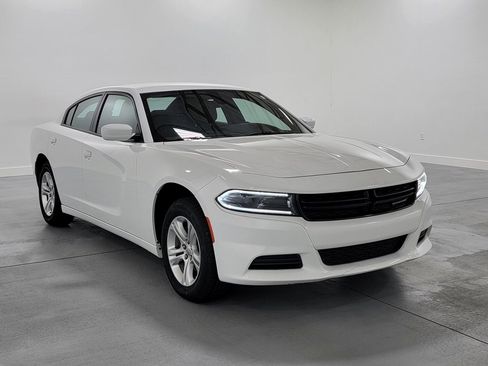 Used 2022 Dodge Charger SXT image 2