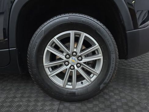 Used 2022 Chevrolet Traverse LT image 38