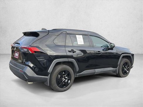 Used 2019 Toyota RAV4 LE image 5