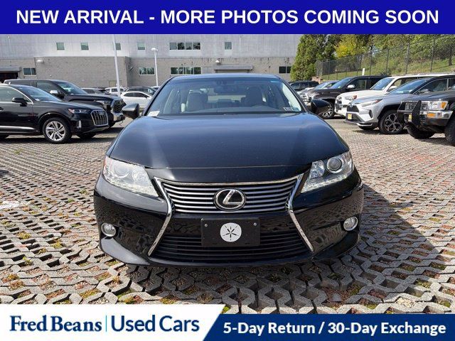Used 2014 Lexus ES 350 w/ Premium Package FWD image 2