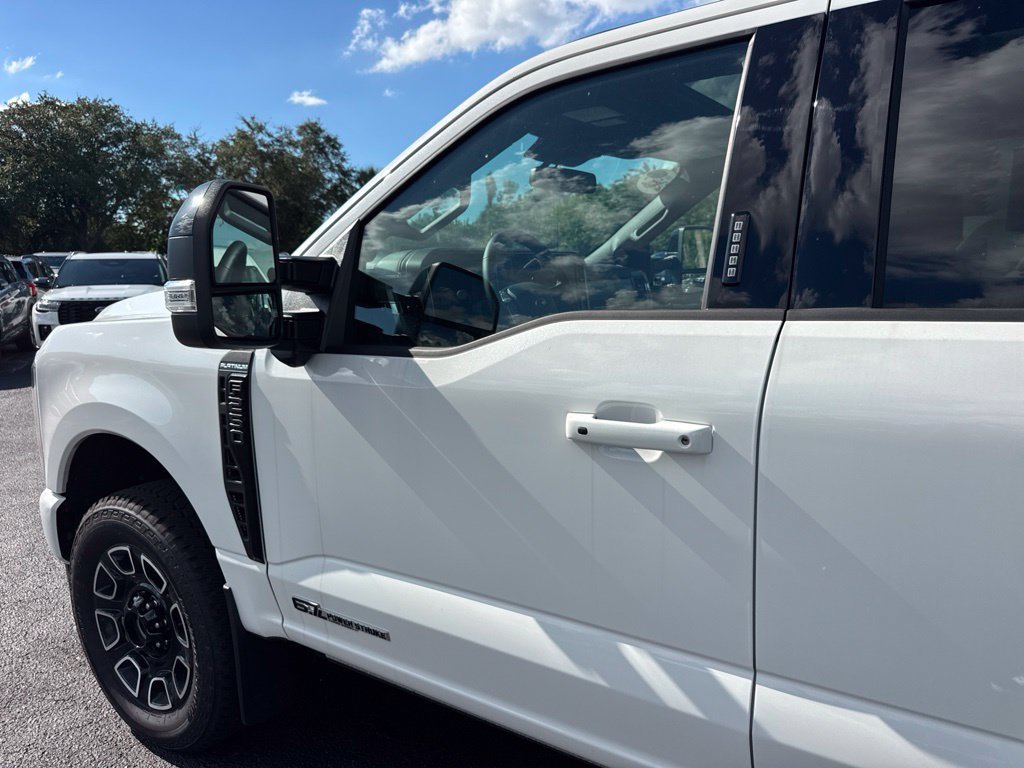 New 2026 Ford F250 Platinum w/ FX4 Off-Road Package AWD/4WD image 21