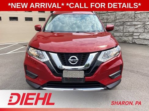 Used 2017 Nissan Rogue SV AWD/4WD image 2