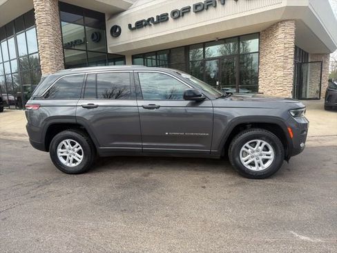 Used 2022 Jeep Grand Cherokee Laredo w/ Luxury Tech Group I AWD/4WD image 2
