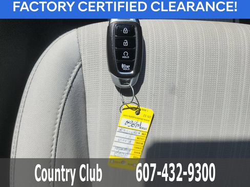 Certified 2022 Hyundai Kona SEL w/ Convenience Package AWD/4WD image 32