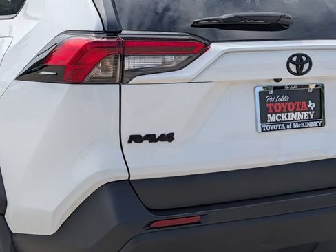 Used 2025 Toyota RAV4 XLE w/ Convenience Package FWD image 8