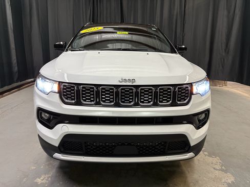 Used 2025 Jeep Compass Limited AWD/4WD image 2