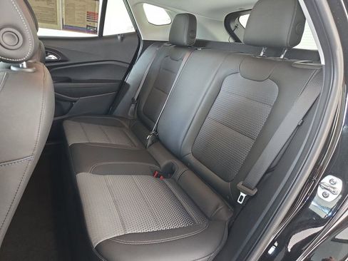 Used 2025 Chevrolet Trax LT w/ Driver Confidence Package FWD image 29