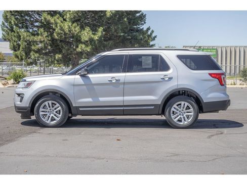Used 2018 Ford Explorer XLT w/ Equipment Group 202A AWD/4WD image 6