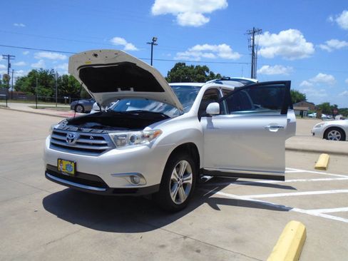 Used 2012 Toyota Highlander Limited w/ Tow Pkg FWD image 28