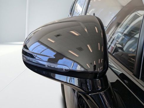 Used 2023 Bentley Flying Spur W12 image 8