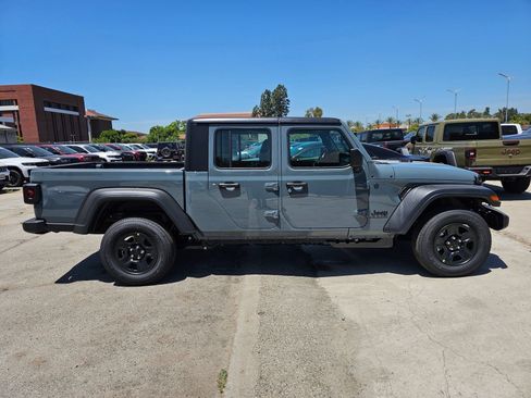 New 2026 Jeep Gladiator Sport AWD/4WD image 4