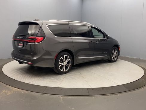 Used 2022 Chrysler Pacifica Pinnacle AWD/4WD image 5