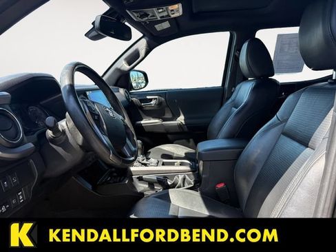 Used 2021 Toyota Tacoma TRD Off-Road w/ TRD Premium Off Road Package AWD/4WD image 11