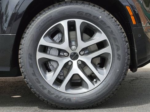 Used 2026 Land Rover Defender 110 X-Dynamic SE AWD/4WD image 8