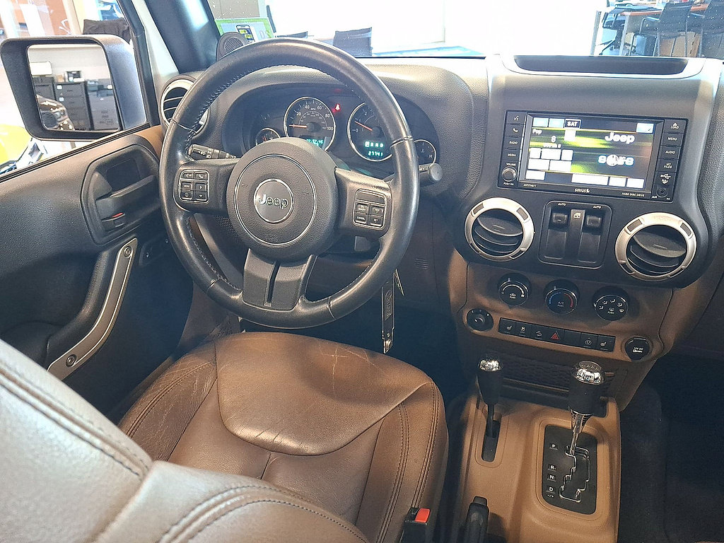Used 2014 Jeep Wrangler Sahara w/ Dual Top Group AWD/4WD image 15
