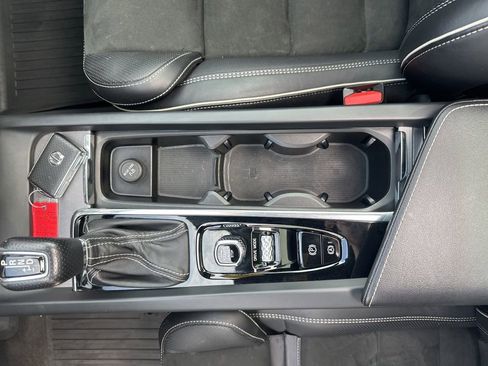 Used 2019 Volvo XC60 T5 R-Design image 34