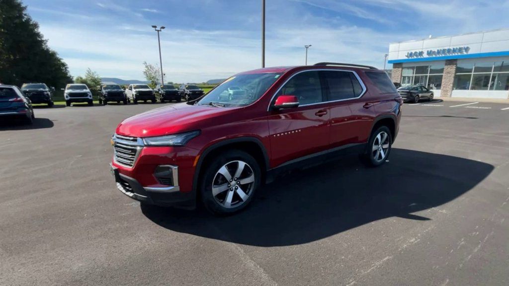 Used 2023 Chevrolet Traverse LT w/ LT Premium Package AWD/4WD image 4