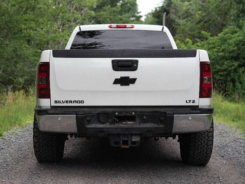 Used 2014 Chevrolet Silverado 2500 LTZ w/ LTZ Plus Package AWD/4WD image 10