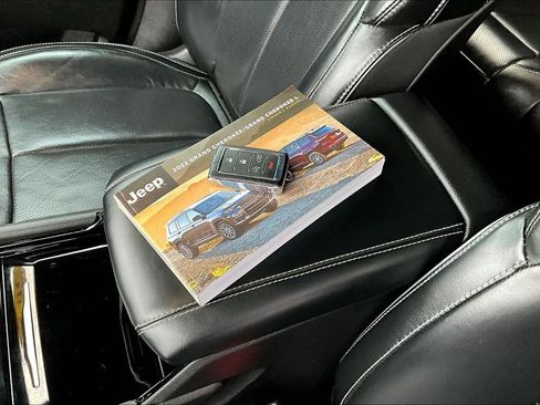 Used 2022 Jeep Grand Cherokee Overland image 35