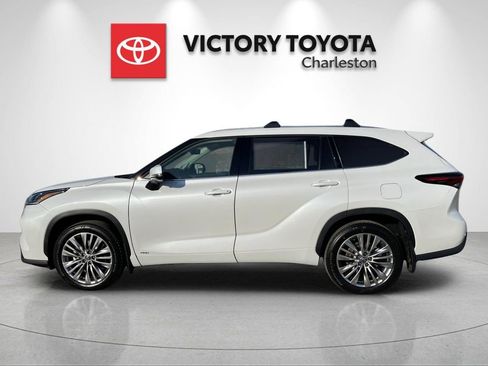 New 2026 Toyota Highlander Platinum AWD/4WD image 2