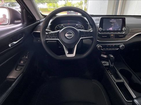 Used 2025 Nissan Altima 2.5 SV FWD image 5