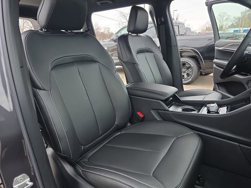 New 2025 Jeep Grand Cherokee L Limited w/ Trailer Tow Package image 10