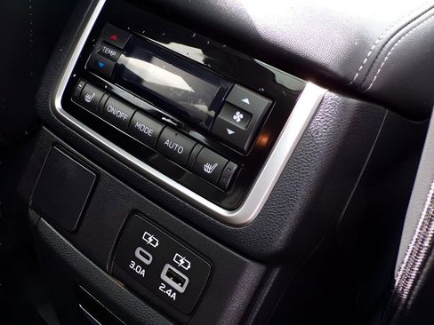 Used 2023 Subaru Ascent Limited w/ Technology Package image 10