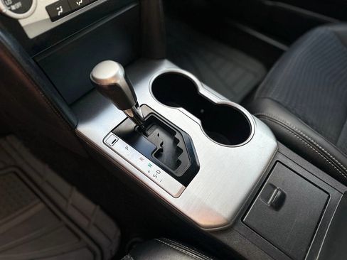 Used 2014 Toyota Camry SE w/ Fleet Convenience Package image 14