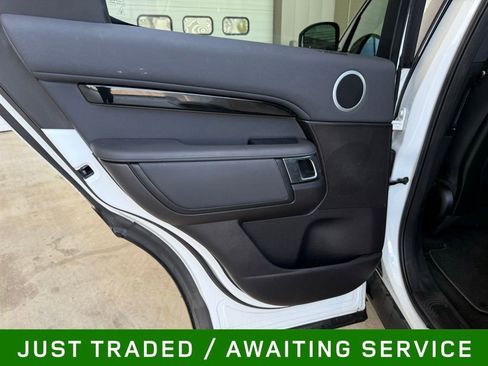 Used 2018 Land Rover Discovery SE AWD/4WD image 18