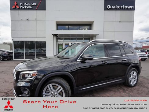 Used 2023 Mercedes-Benz GLB 250 4MATIC w/ Premium Package image 1