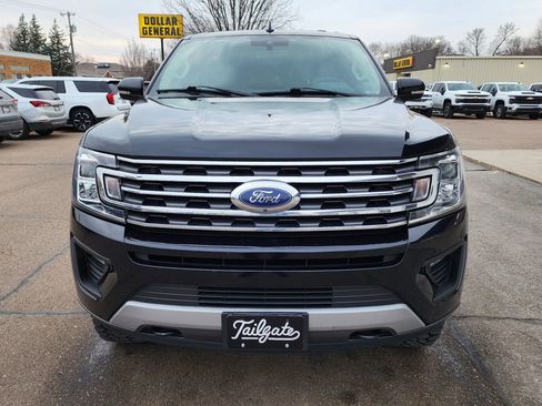 Used 2020 Ford Expedition XLT w/ Equipment Group 202A AWD/4WD image 3