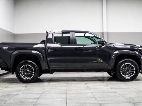 Used 2025 Toyota Tacoma TRD Sport AWD/4WD image 6