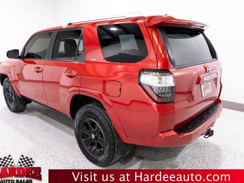 Used 2016 Toyota 4Runner SR5 image 3