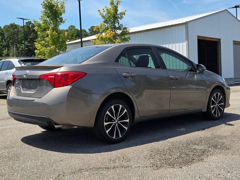 Used 2017 Toyota Corolla SE FWD image 5