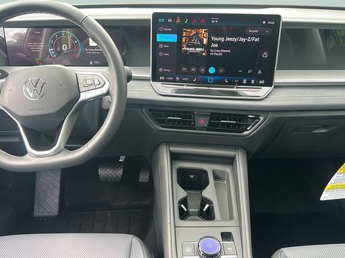 New 2026 Volkswagen Tiguan SE FWD image 18