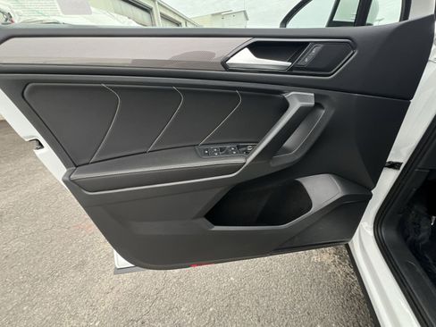 Used 2022 Volkswagen Tiguan SE image 15