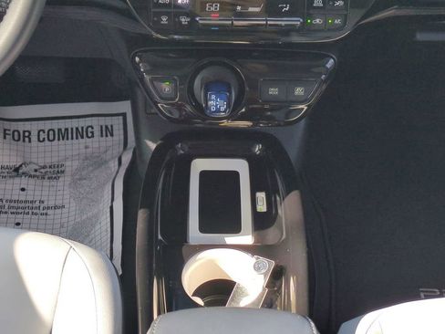 Used 2017 Toyota Prius Four Touring image 18