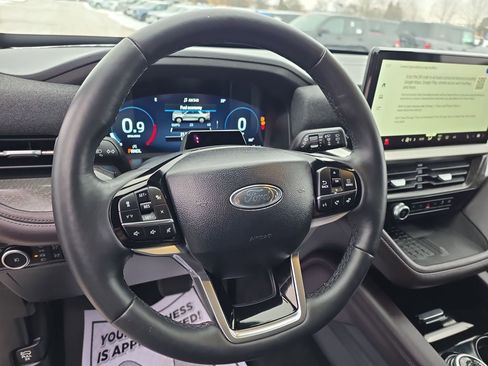 Used 2025 Ford Explorer Platinum image 28
